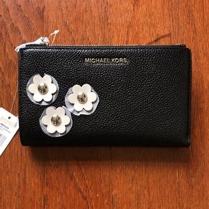NWT Michael Kors Adele black leather wristlet